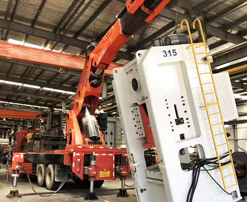 安龙附近随车吊出租，轻松解决运输难题