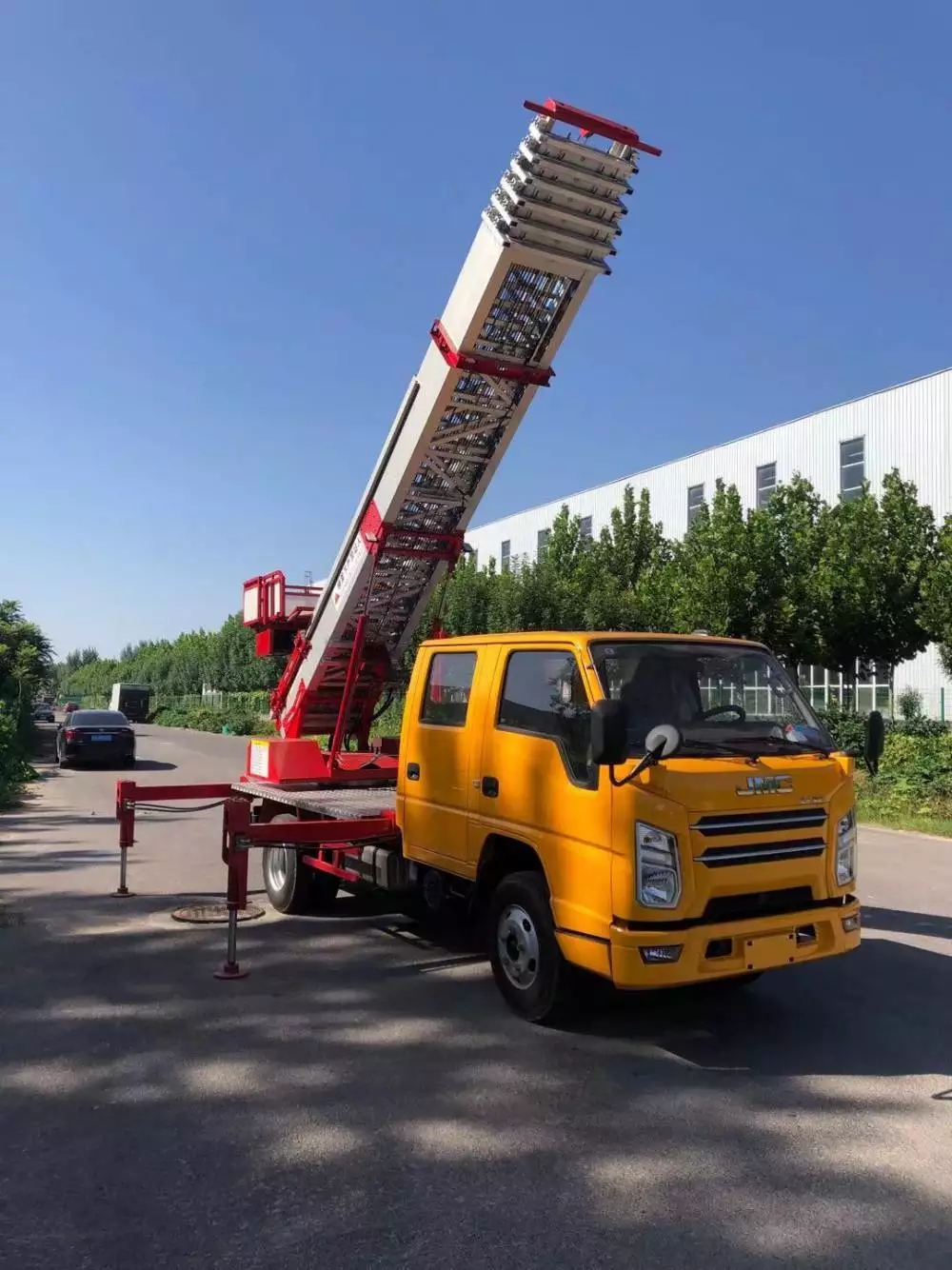 安龙附近的云梯车出租服务：轻松解决高空作业需求