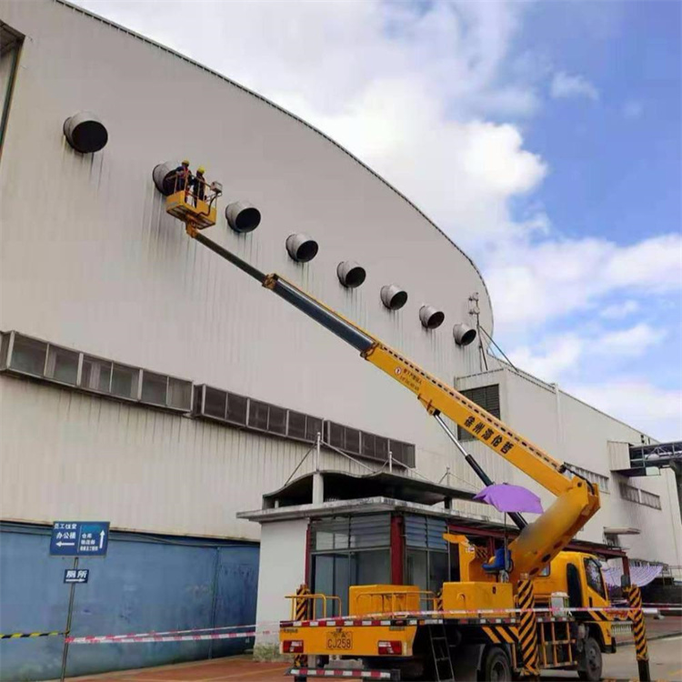 安龙高空作业车出租服务：专业广告牌安装解决方案