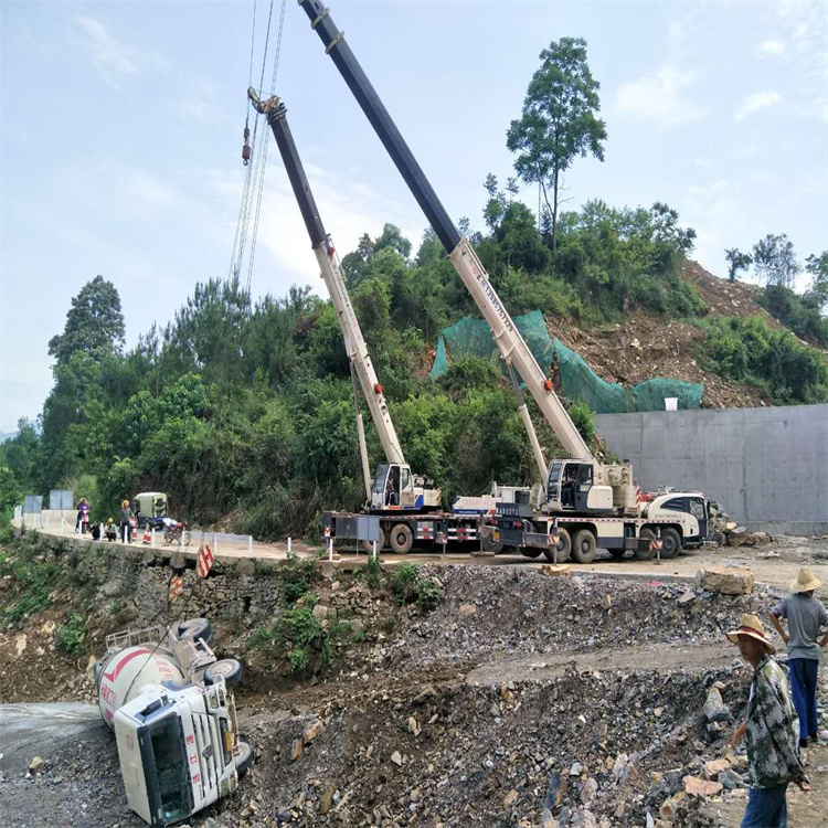安龙汽车掉沟里叫吊车救援要多少钱